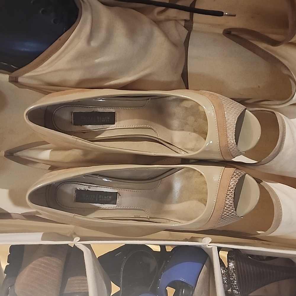 Size 8 M white house black market  nude stacked heel peep toe